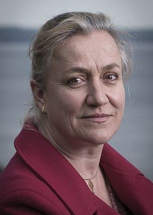 http://centre72.fr/IMG/jpg/irene_frachon_par_vincent_gouriou_mai_2016_portrait_serre.jpg