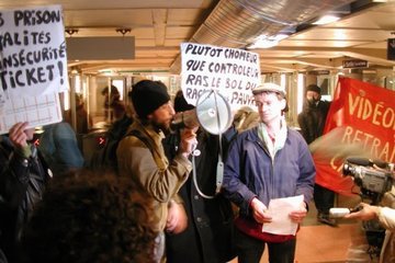 1er mars 2002 dans le métro pour une action "métro gratuit" - 48.6 ko