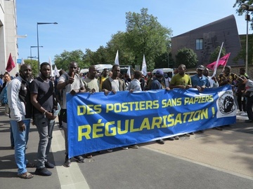 Rassemblement devant le siège à Issy-les-Moulineaux le 18 septembre